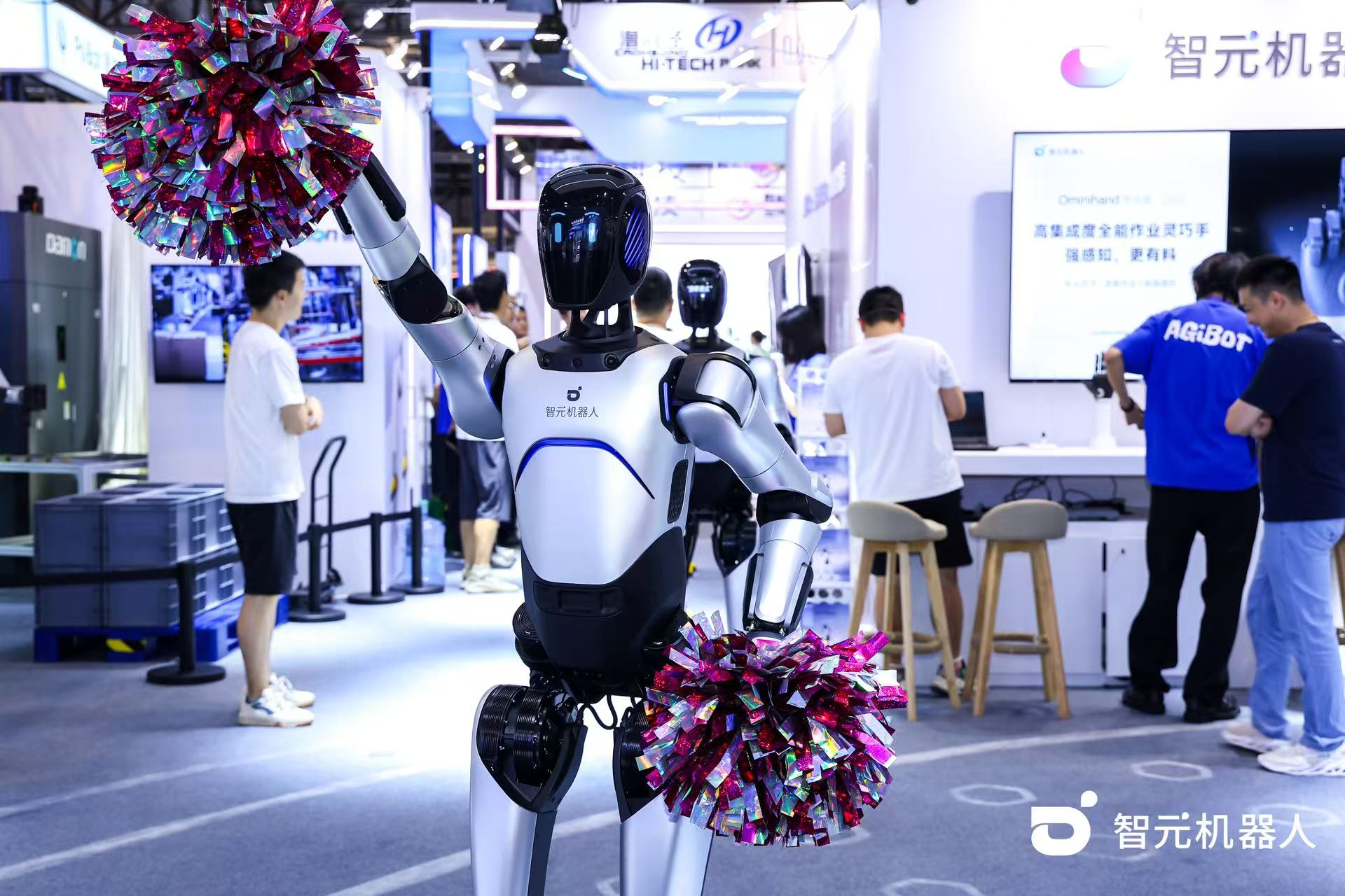 南宫NG28机器人 WAIC 首日展台火爆，机器...